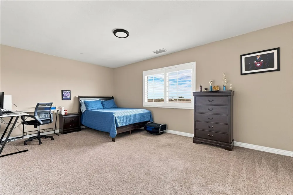 10215 Nielson Oak Hills, CA 92344
