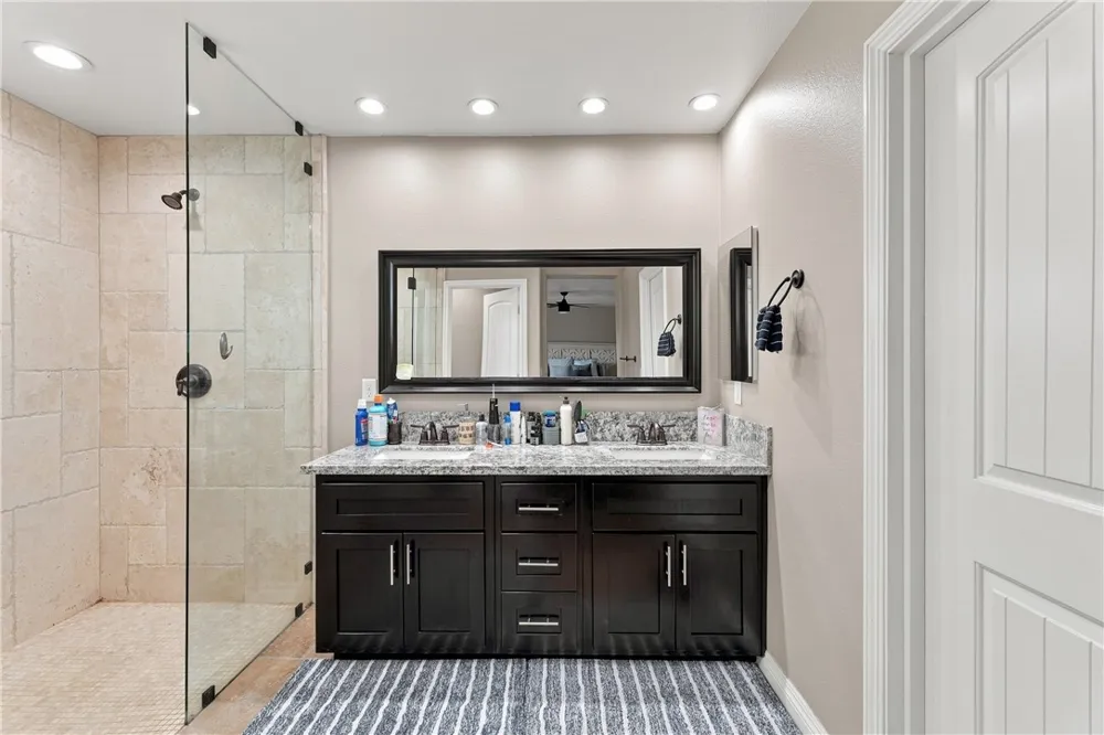 10215 Nielson Oak Hills, CA 92344