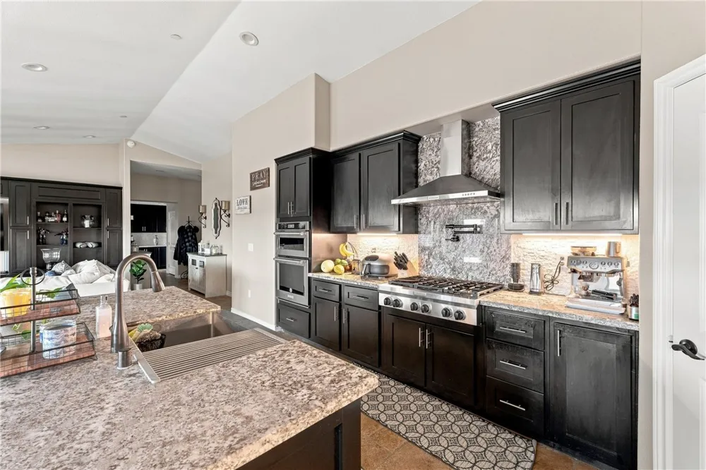 10215 Nielson Oak Hills, CA 92344
