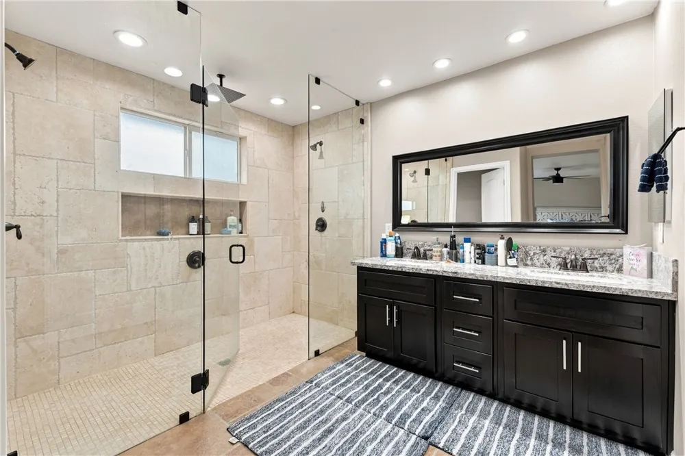 10215 Nielson Oak Hills, CA 92344