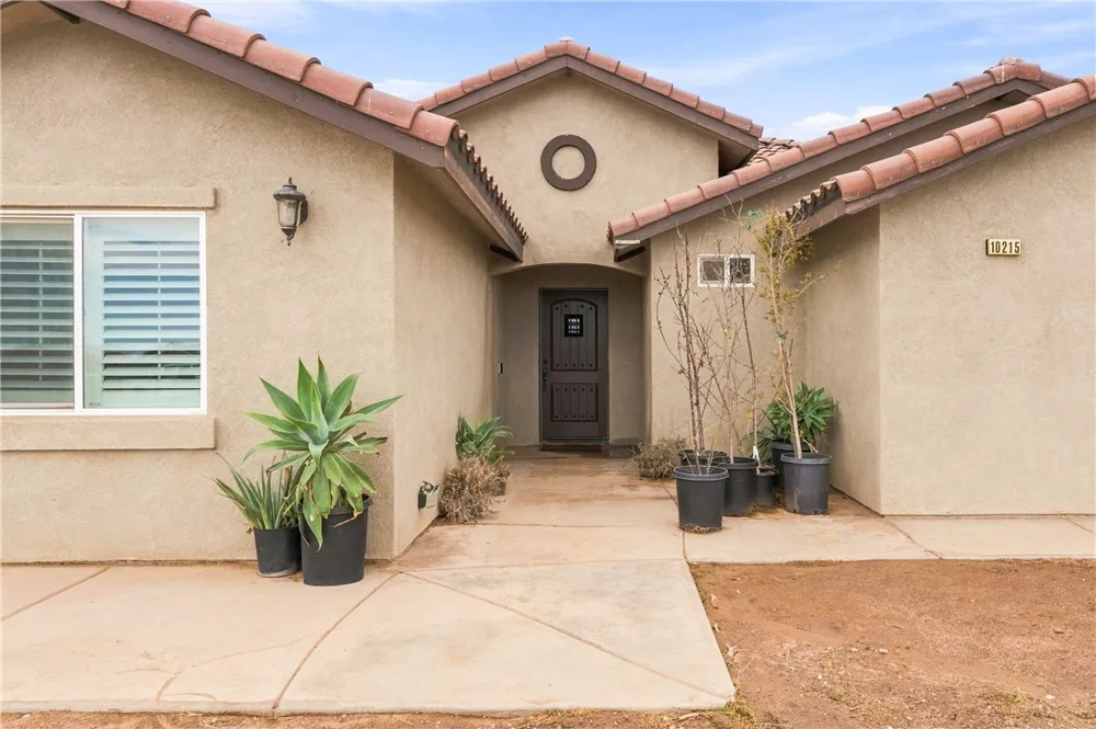 10215 Nielson Oak Hills, CA 92344