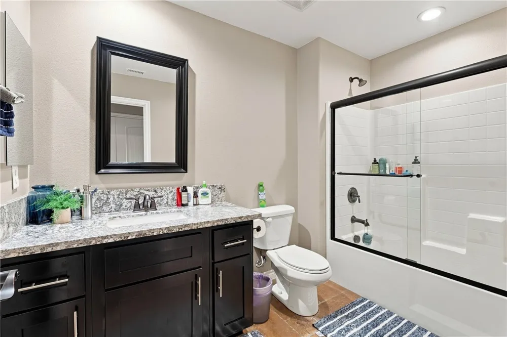 10215 Nielson Oak Hills, CA 92344