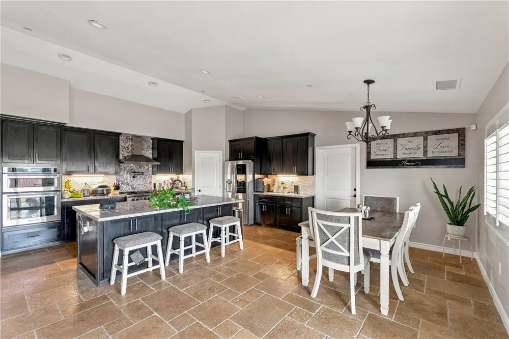 10215 Nielson Oak Hills, CA 92344