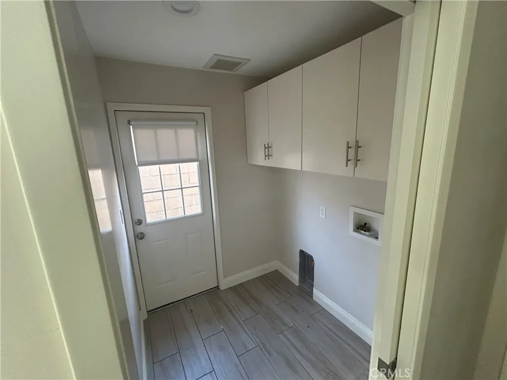 17223 Kingsbury Street Granada Hills, CA 91344