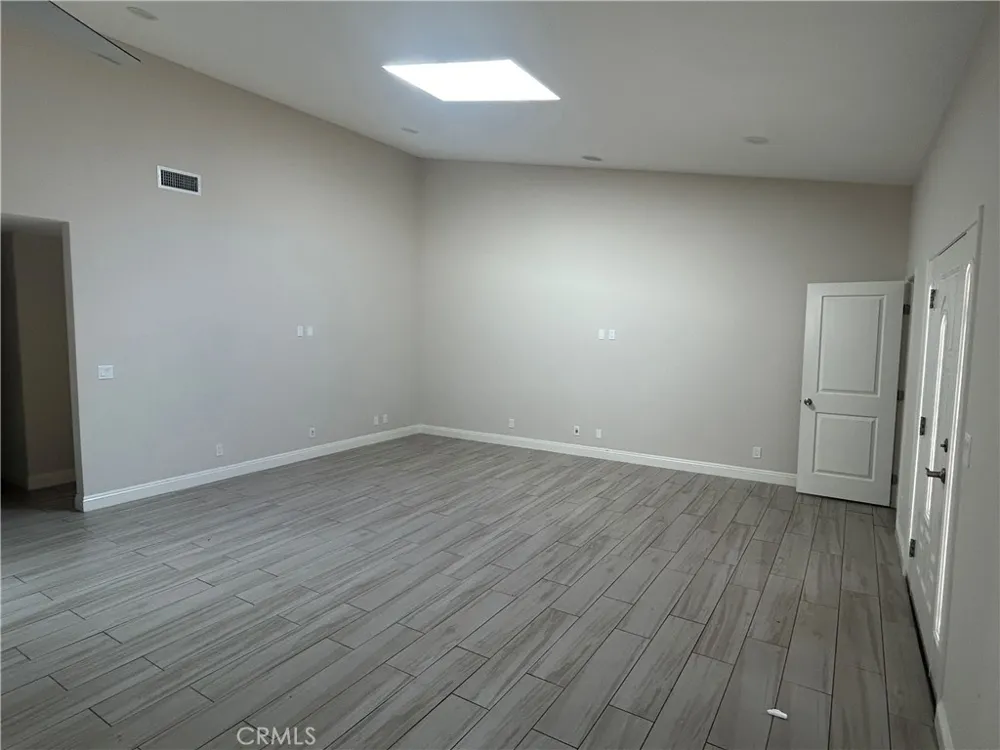 17223 Kingsbury Street Granada Hills, CA 91344