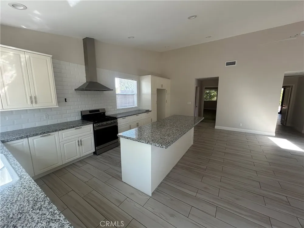 17223 Kingsbury Street Granada Hills, CA 91344