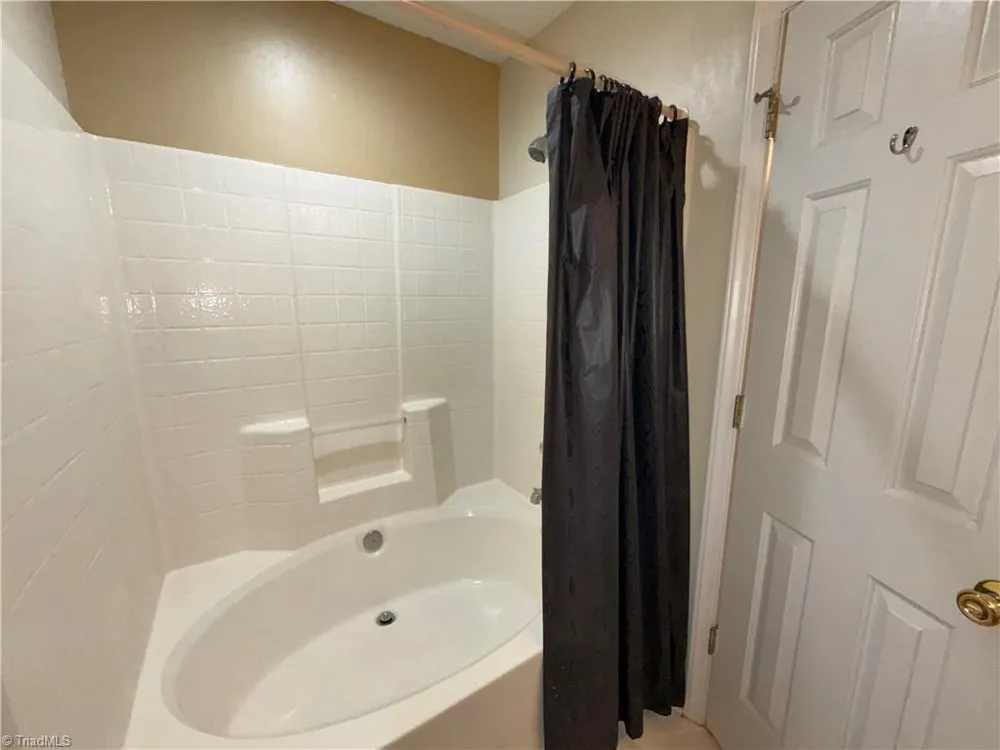 5038 Bartholomews Lane Greensboro, NC 27407