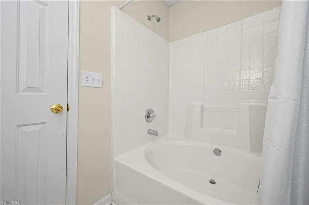 5038 Bartholomews Lane Greensboro, NC 27407