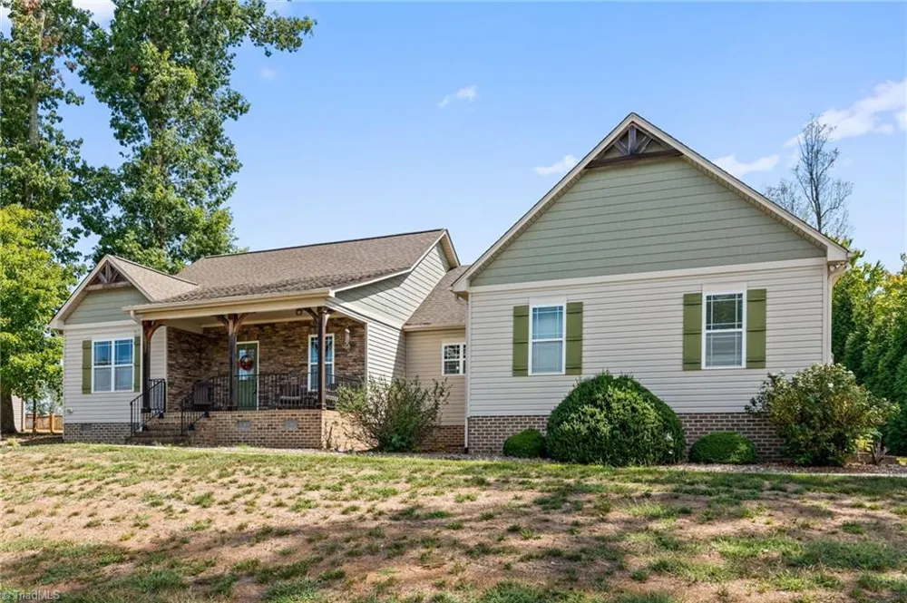 134 Ravensbourne Trace Stokesdale, NC 27357
