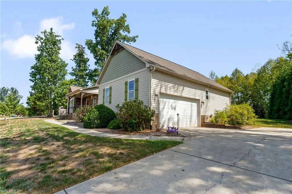 134 Ravensbourne Trace Stokesdale, NC 27357