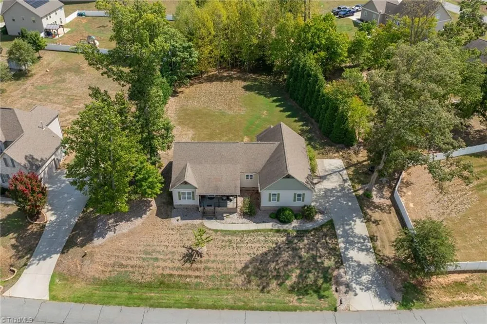 134 Ravensbourne Trace Stokesdale, NC 27357