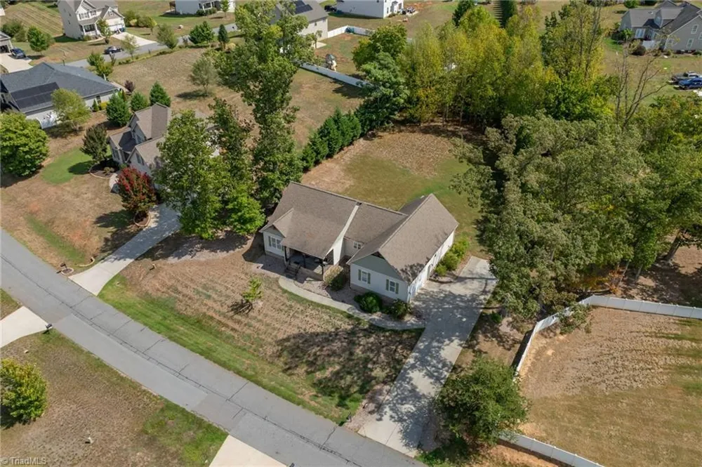 134 Ravensbourne Trace Stokesdale, NC 27357