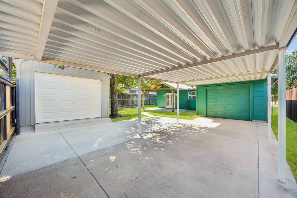 947 E Oakdale Road Irving, TX 75060