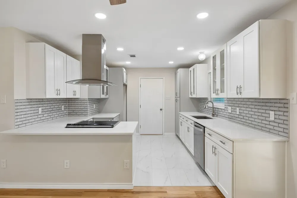 947 E Oakdale Road Irving, TX 75060