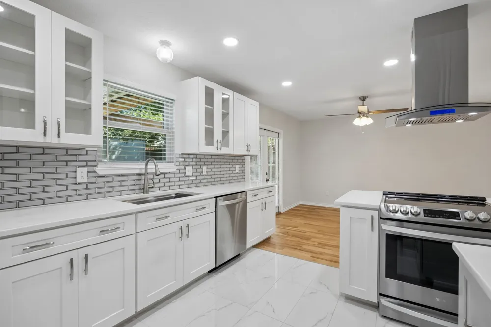 947 E Oakdale Road Irving, TX 75060