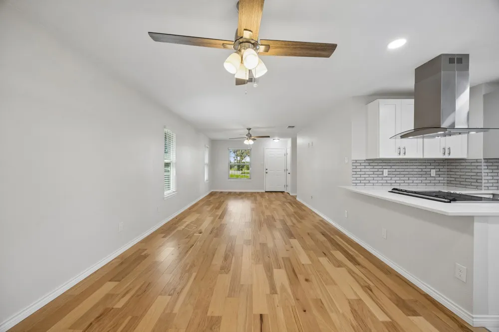 947 E Oakdale Road Irving, TX 75060