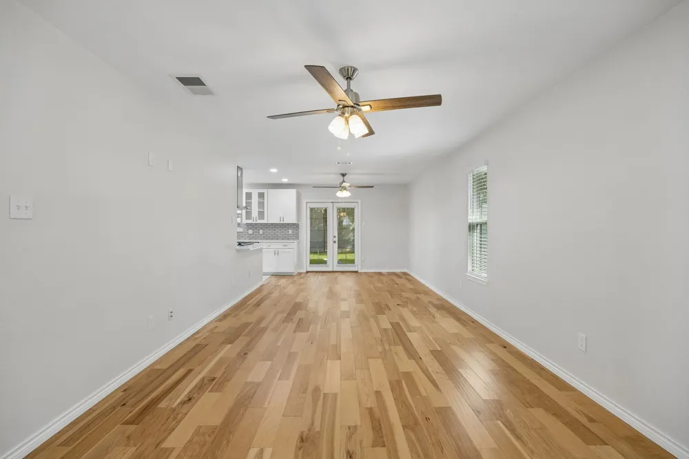 947 E Oakdale Road Irving, TX 75060