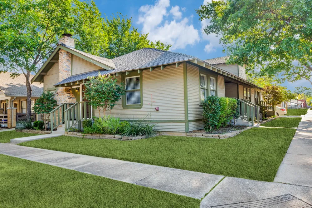1729 S Adams Street Fort Worth, TX 76110