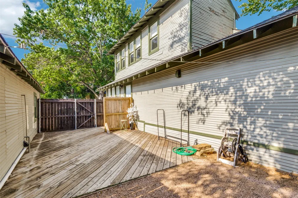 1729 S Adams Street Fort Worth, TX 76110