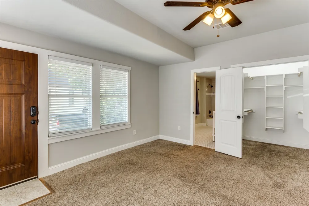 1729 S Adams Street Fort Worth, TX 76110
