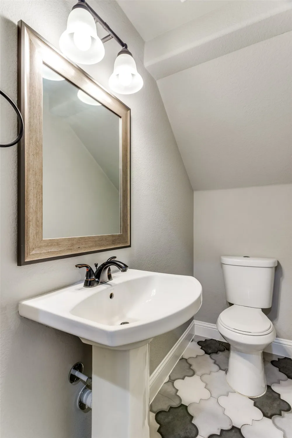 1729 S Adams Street Fort Worth, TX 76110