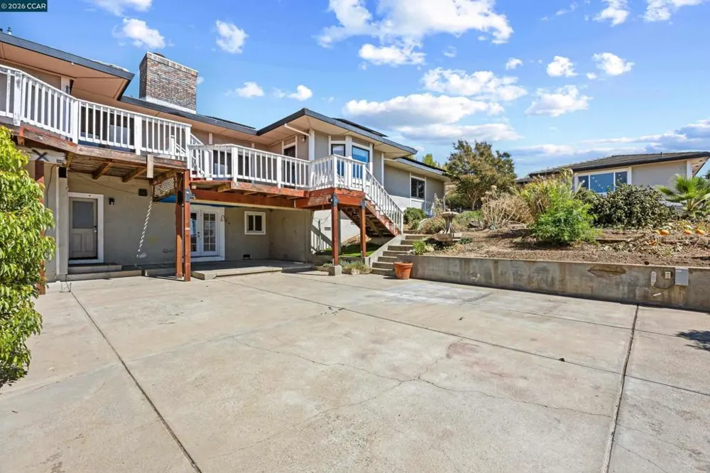 840 Ridge Dr Concord, CA 94518