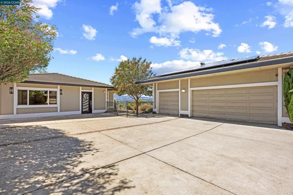 840 Ridge Dr Concord, CA 94518