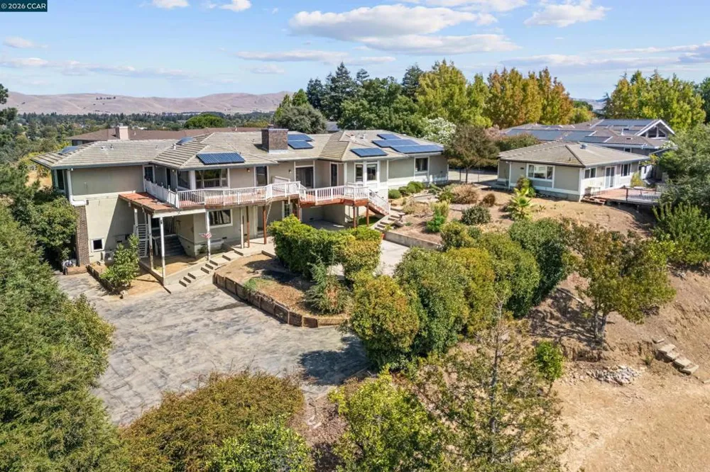 840 Ridge Dr Concord, CA 94518