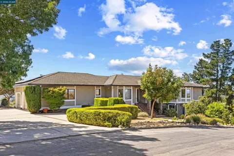 840 Ridge Dr