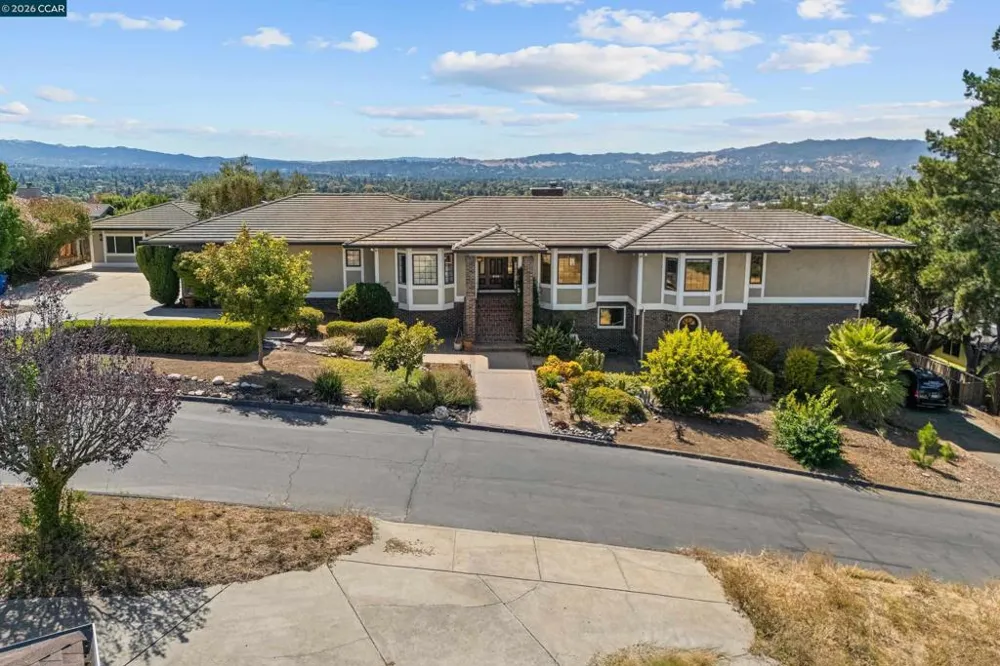 840 Ridge Dr Concord, CA 94518