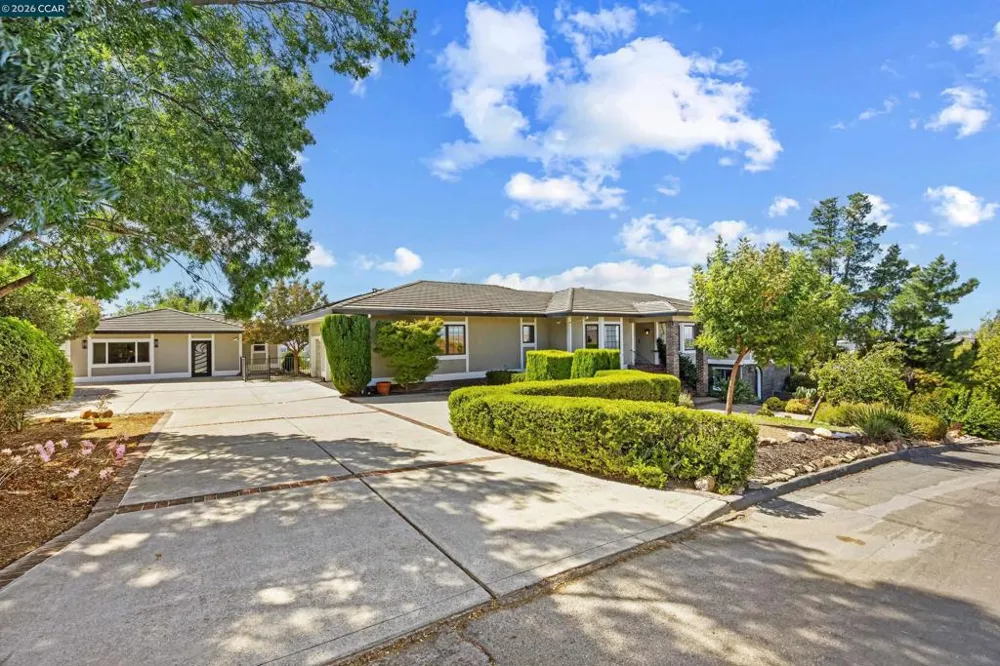 840 Ridge Dr Concord, CA 94518