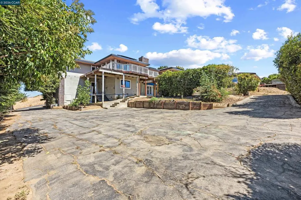 840 Ridge Dr Concord, CA 94518
