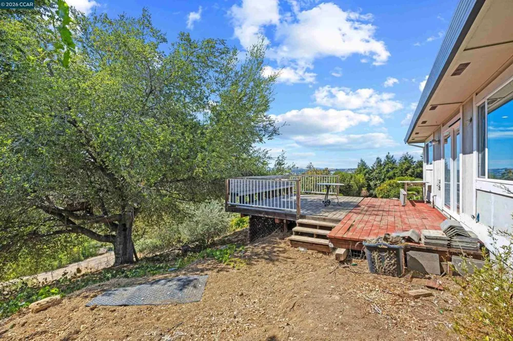 840 Ridge Dr Concord, CA 94518