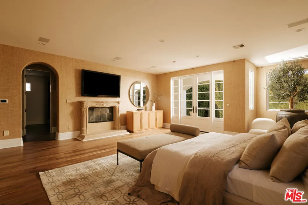 120 S Anita Avenue Los Angeles, CA 90049