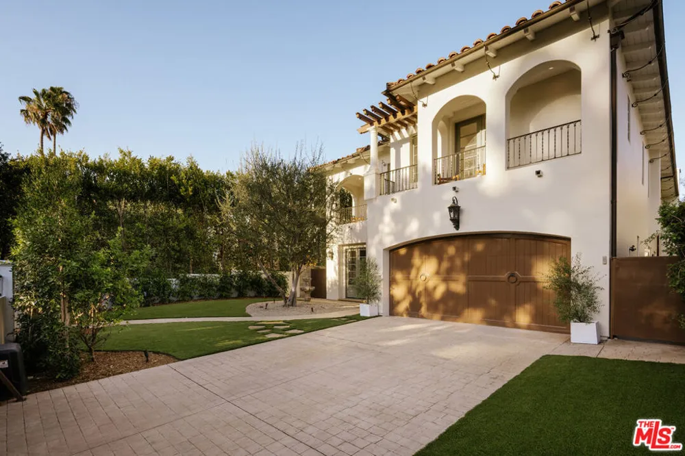 120 S Anita Avenue Los Angeles, CA 90049