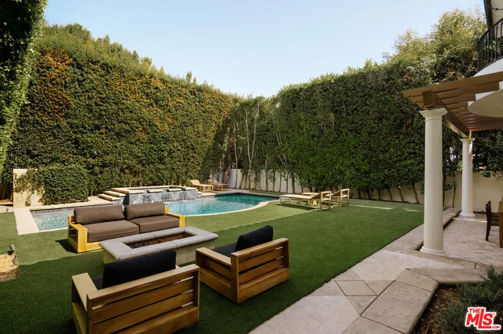 120 S Anita Avenue Los Angeles, CA 90049