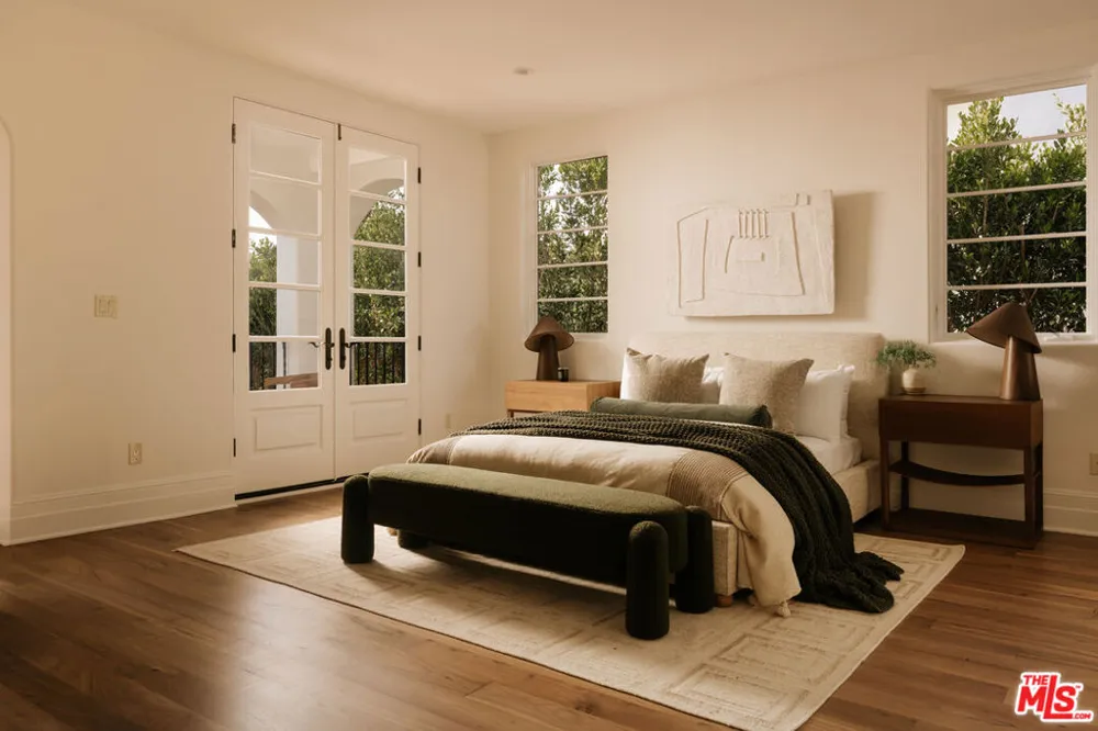 120 S Anita Avenue Los Angeles, CA 90049