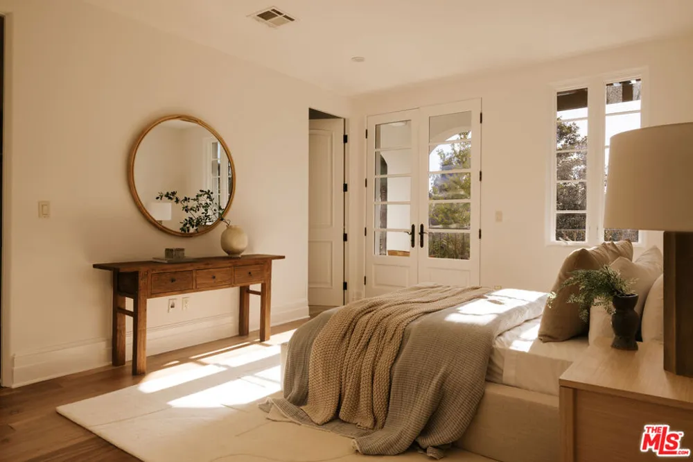 120 S Anita Avenue Los Angeles, CA 90049