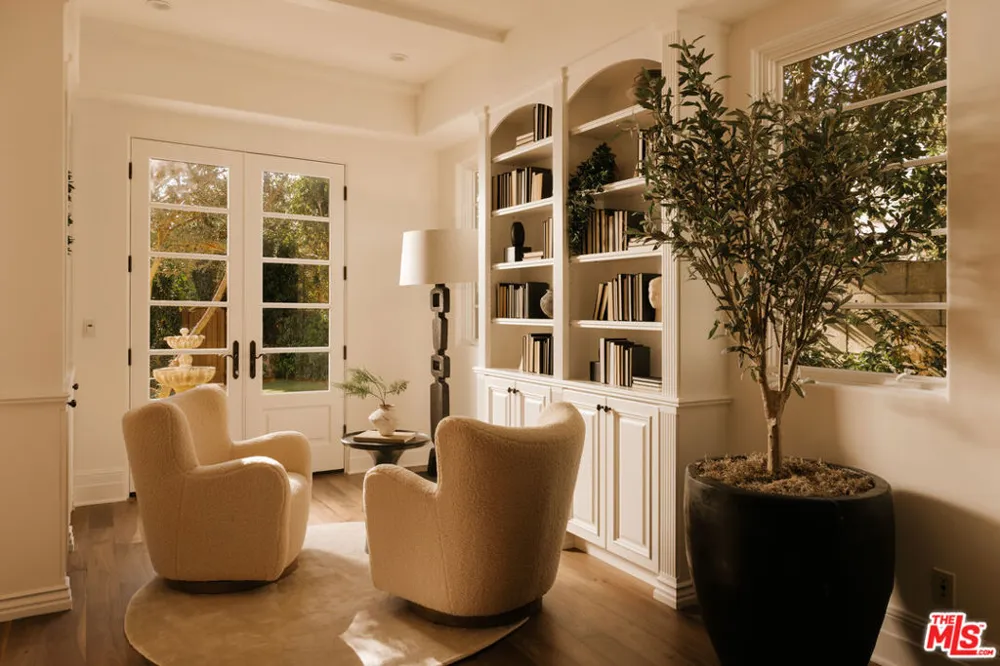 120 S Anita Avenue Los Angeles, CA 90049