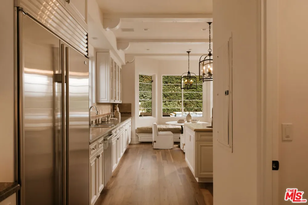 120 S Anita Avenue Los Angeles, CA 90049