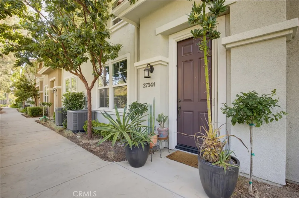 27344 Oaktree Place Valencia, CA 91354