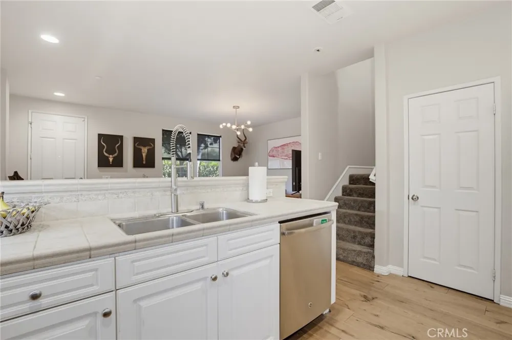 27344 Oaktree Place Valencia, CA 91354