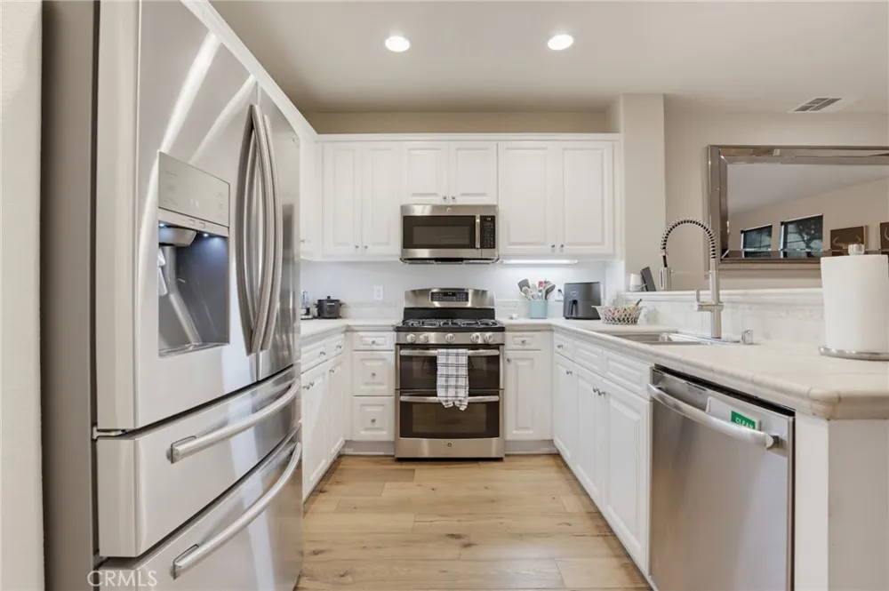 27344 Oaktree Place Valencia, CA 91354