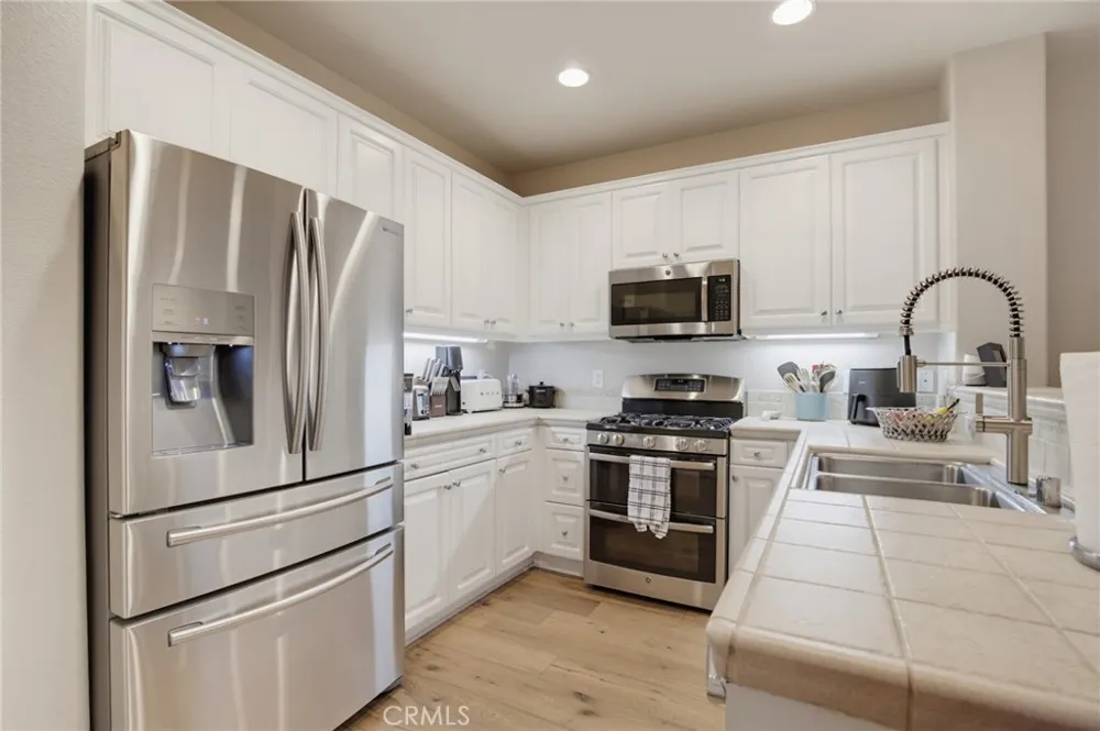 27344 Oaktree Place Valencia, CA 91354