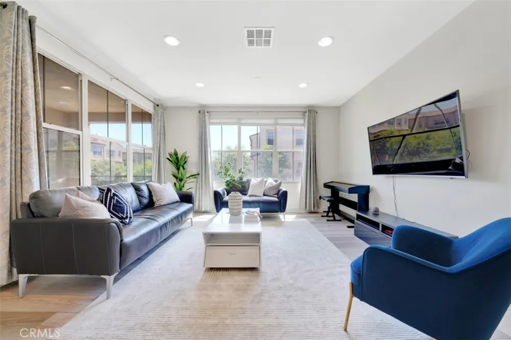 92 Capricorn Irvine, CA 92618