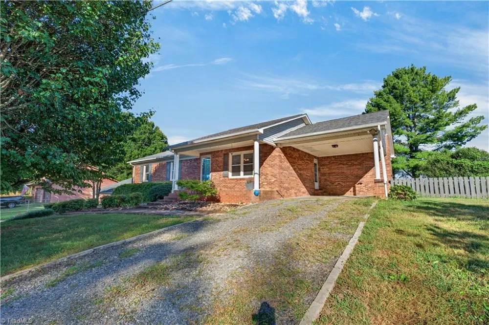 4472 NC Highway 268 Pilot Mountain, NC 27041