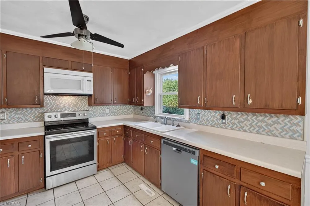 4472 NC Highway 268 Pilot Mountain, NC 27041