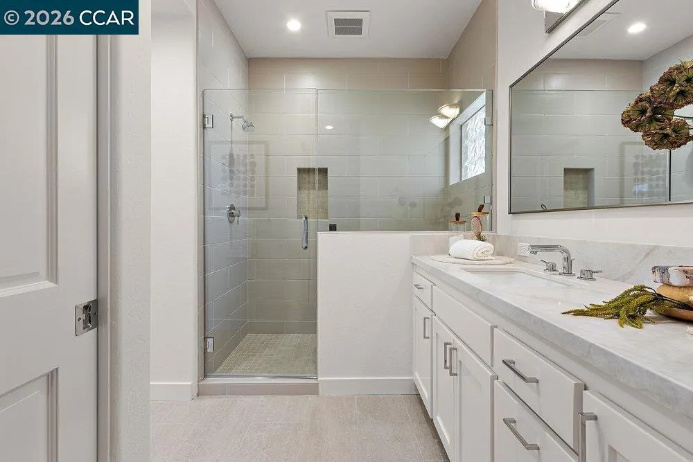 809 Mountain View Dr Lafayette, CA 94549
