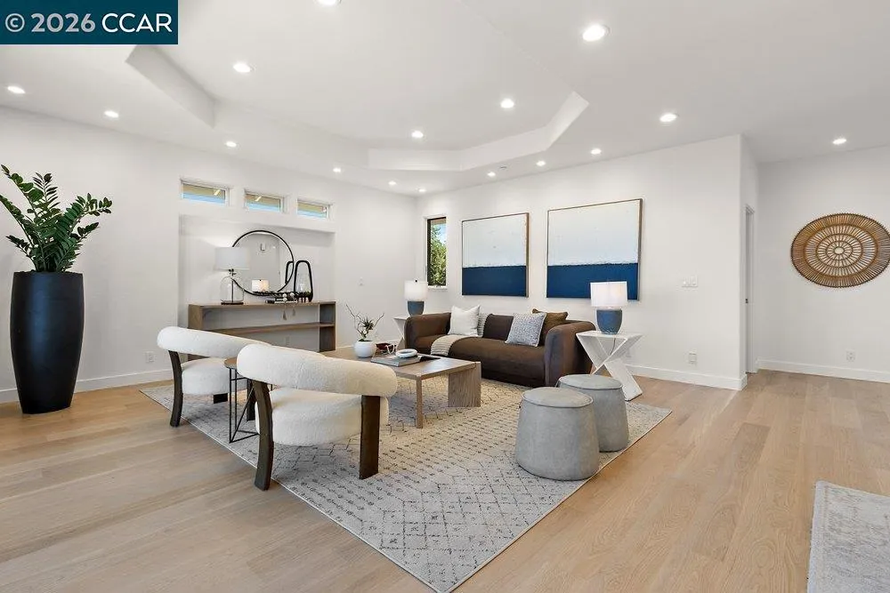 809 Mountain View Dr Lafayette, CA 94549