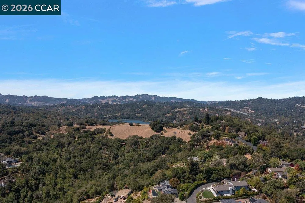 809 Mountain View Dr Lafayette, CA 94549